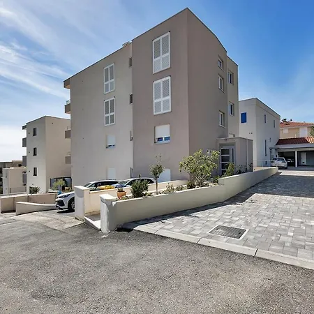 Bamboo House App 2 - Exklusiv * Makarska
